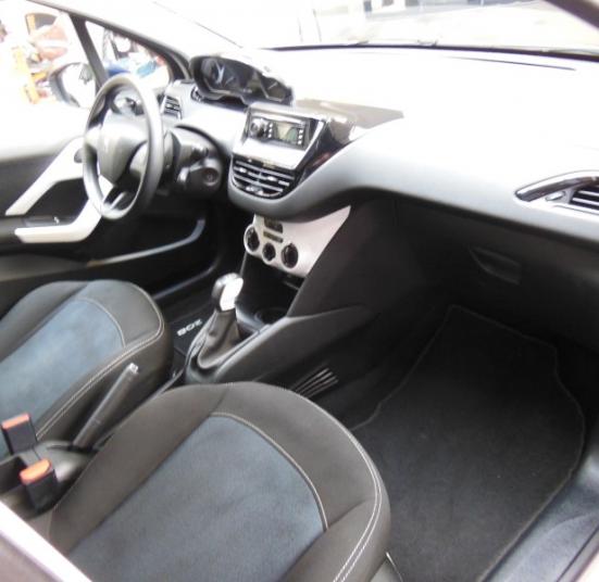 PEUGEOT 208 1.2 PURETECH 68CH  LIKE 5P