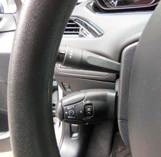 PEUGEOT 208 1.2 PURETECH 68CH  LIKE 5P