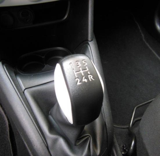 PEUGEOT 208 1.2 PURETECH 68CH  LIKE 5P