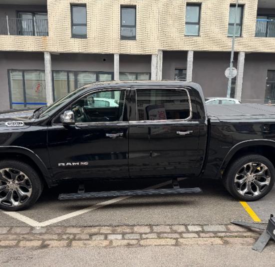 DODGE RAM 1500 5.7 V8 HEMI CREW CAB LONGHORN