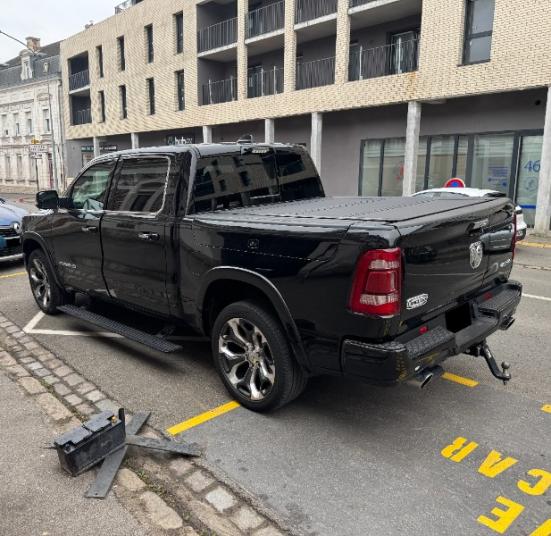 DODGE RAM 1500 5.7 V8 HEMI CREW CAB LONGHORN
