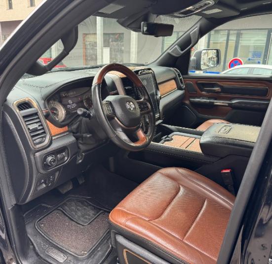 DODGE RAM 1500 5.7 V8 HEMI CREW CAB LONGHORN
